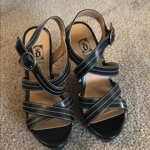 Black wedges